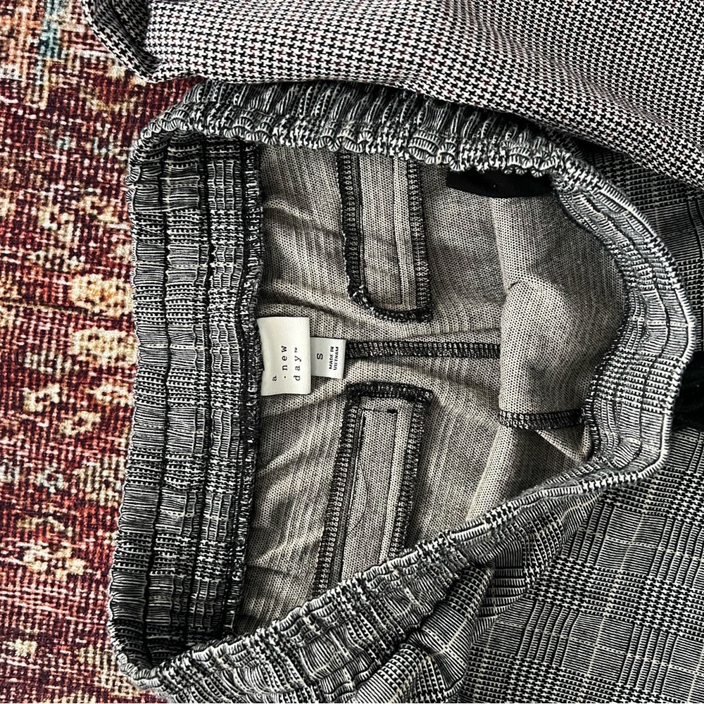 A New Day Plaid Joggers (2) - Picture 4 of 6